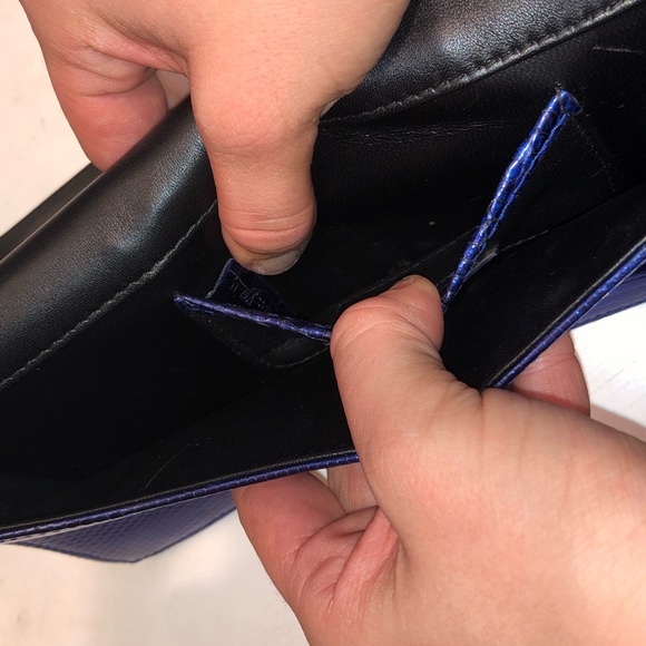 Sale ends today get your Dior clutch while lasts - Picture 7 of 8